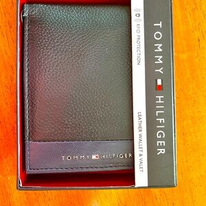 Tommy Hilfiger Wallet New in box